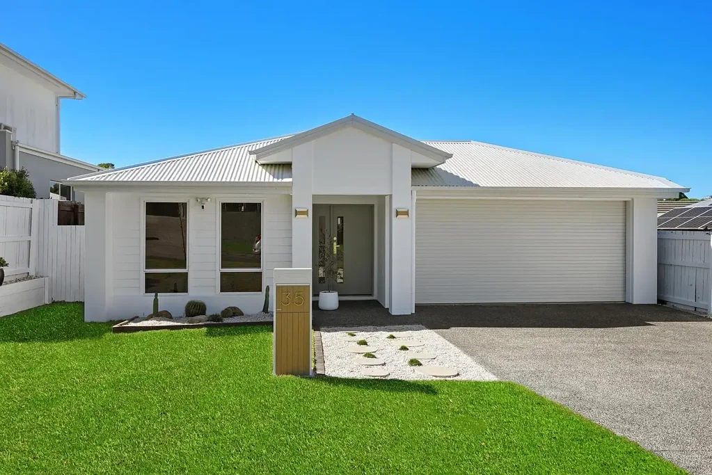 35 Sapphire Place, Elanora, QLD 4221