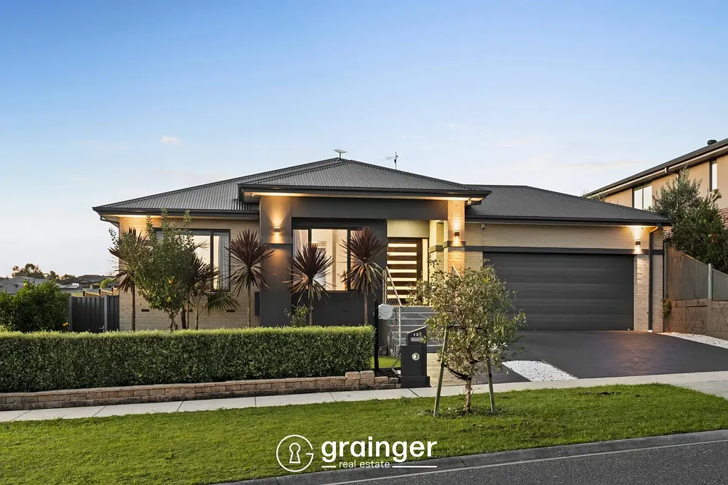Korumburra 5 Bedroom Daisybank Luxury with a Rural Outlook on 719m²