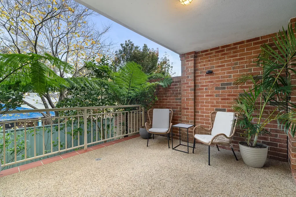 Engadine 2Moenga Spacious Ground Floor Apartment in the Heart of Town