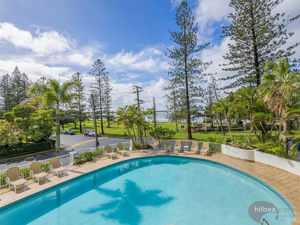 Labrador 2房  NORTH EAST-FACING BROADWATER APARTMENT IN CRYSTAL BAY RESORT