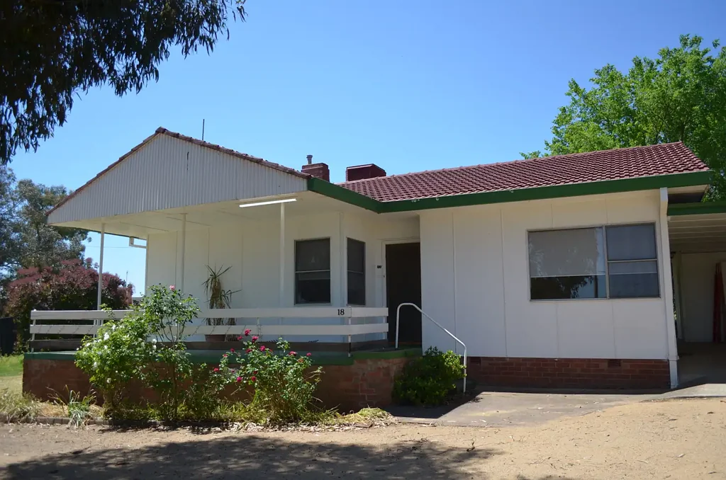 Grenfell 3房  COMING SOON - 18 Warraderry Street