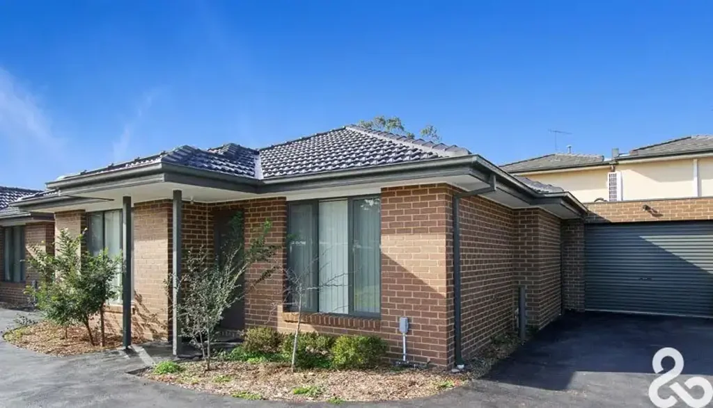 WALKING DISTANCE TO EPPING TRAIN STATION & PACIFIC EPPING!