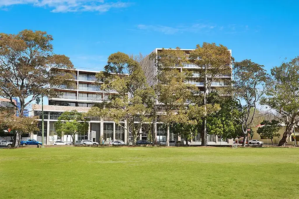 MODERN 1 BEDROOM AT SOUGHT AFTER LOCATION