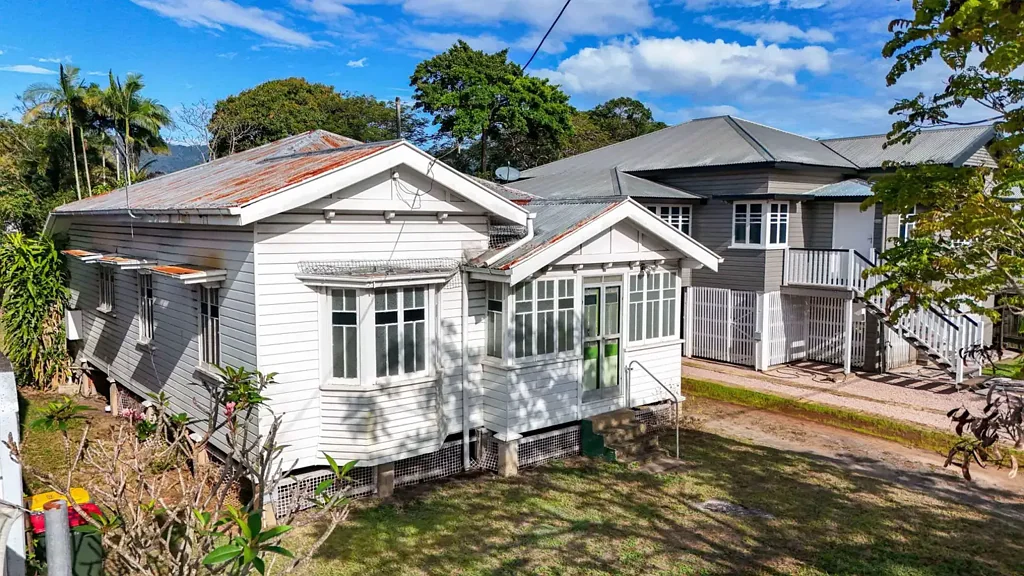 Bungalow 3 Bedroom Commercial Precinct - Zoned Mixed Use - Residential Queenslander