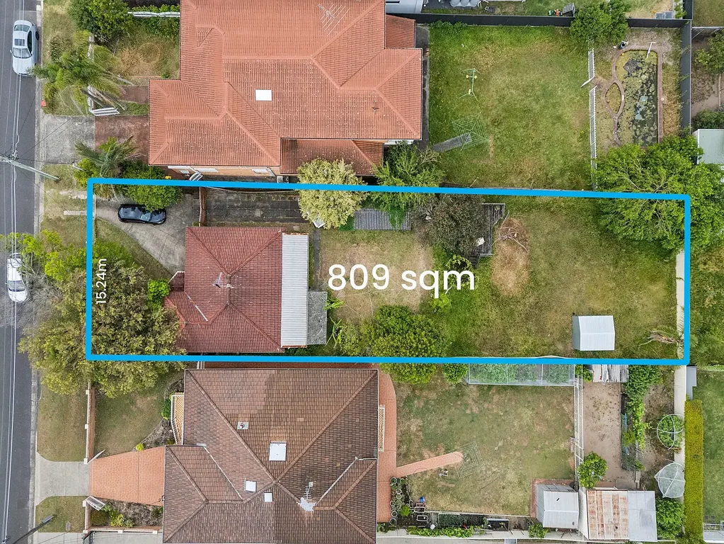 Hurstville Grove 3房 巨大地块809平米 前宽15.24米 高端开发潜力 步行生活便利 3卧带日光室 车库加额外车位 Premium Development Opportunity