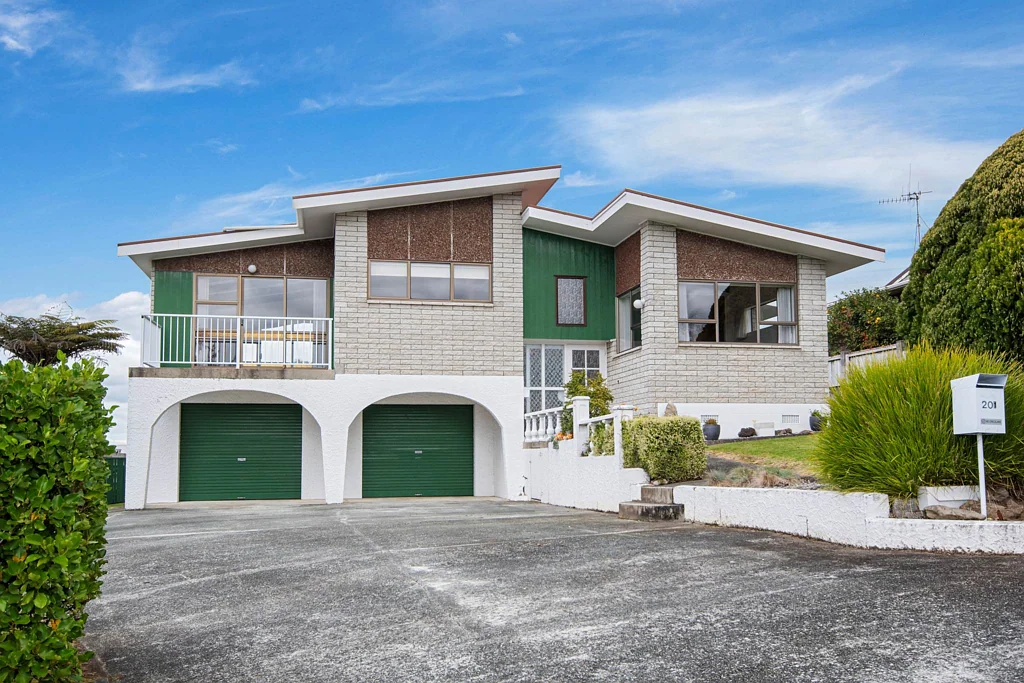 Kamo 3房  Spacious Family Favourite in Popular Fairway Drive