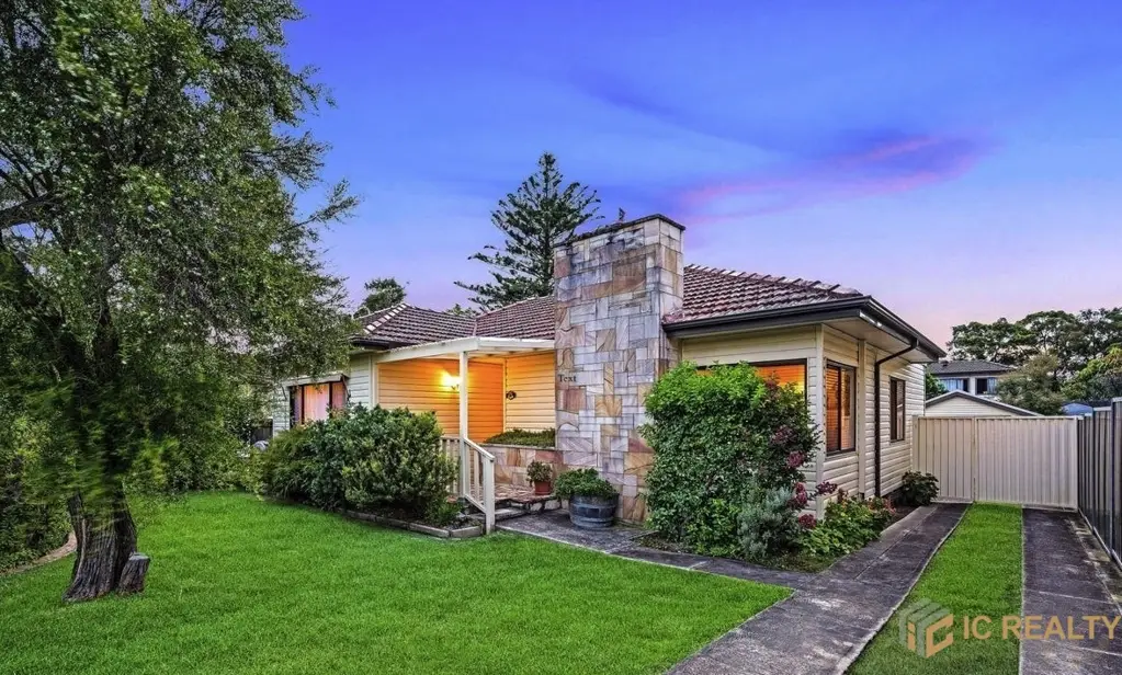 Padstow 3部屋 Charming East-Facing Property | 600 Square Metre | Duplex or Granny Flat Potential