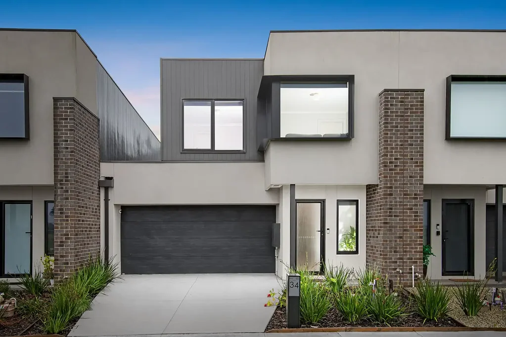 Wollert 4બેડરૂમ Modern Family Living with Uninterrupted Reserve & City Views