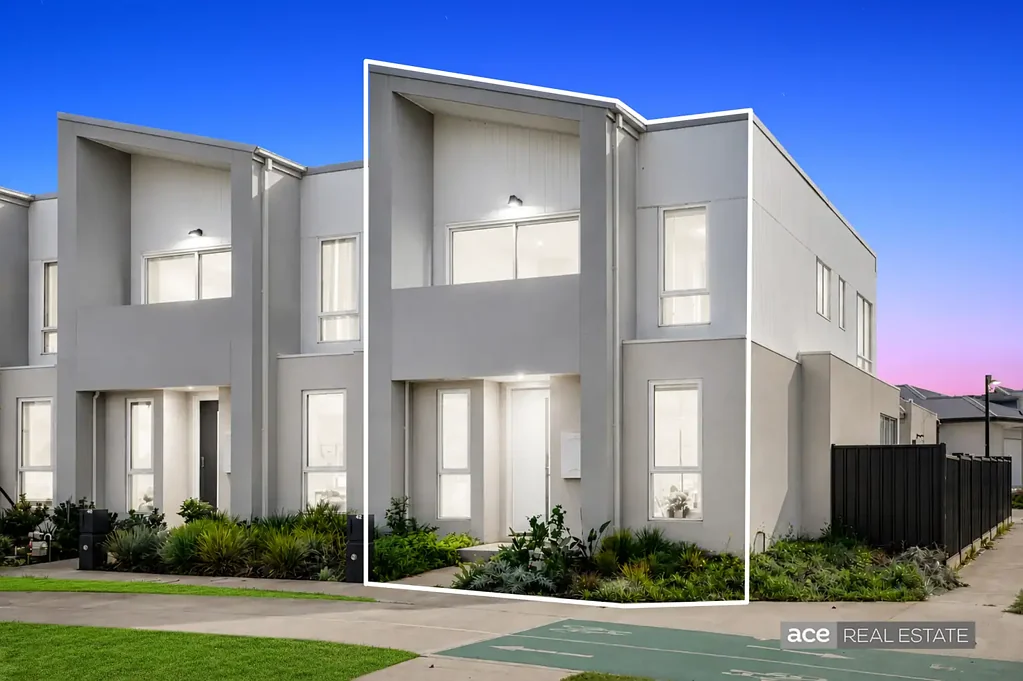 Truganina 4બેડરૂમ Modern Park-Facing Townhouse in the Prestigious Mt Atkinson Estate