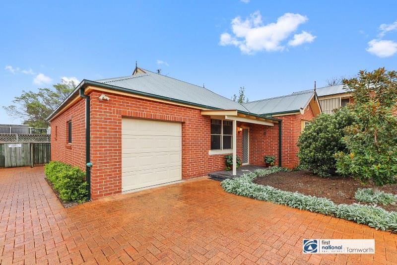 72 CARTHAGE ST, EAST TAMWORTH NSW 2340, 0 Schlafzimmer, 0 Badezimmer, Townhouse