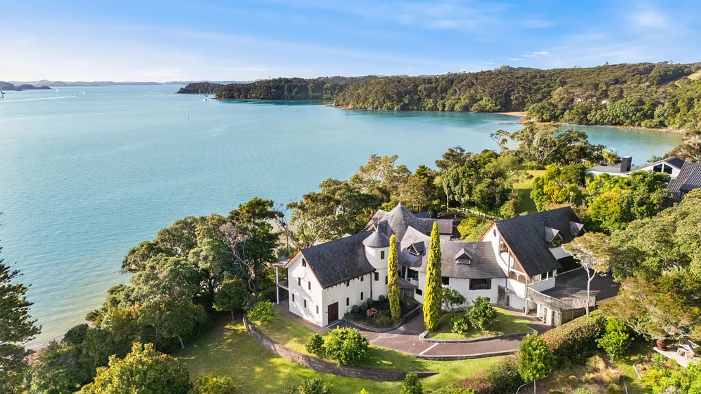 Okiato 4Moenga Heritage, history and harbour views