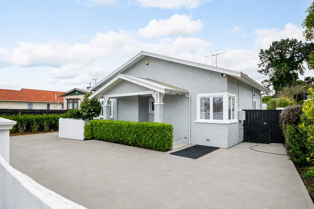 Claudelands 3 Bedroom Classic Character, Modern Comfort, Prime Location