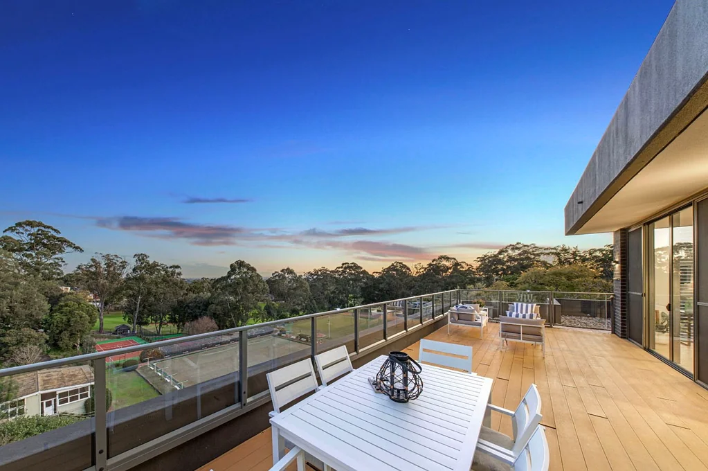 Killara 2房 超大阳台 180度景观 Miele电器 主卧套间 步行车站学校 Rare top-floor apartment with spectacular views and complete privacy