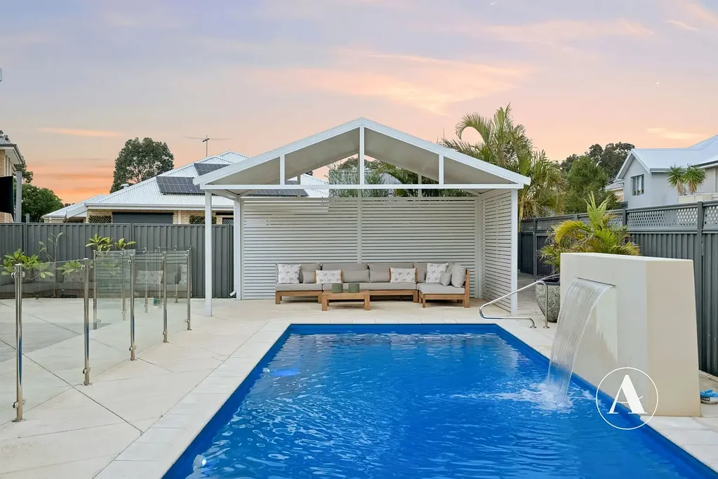 Harrisdale 4房  SIMPLY STUNNING! 4 BED + 2 BATH + STUDY/5TH + THEATRE + POOL