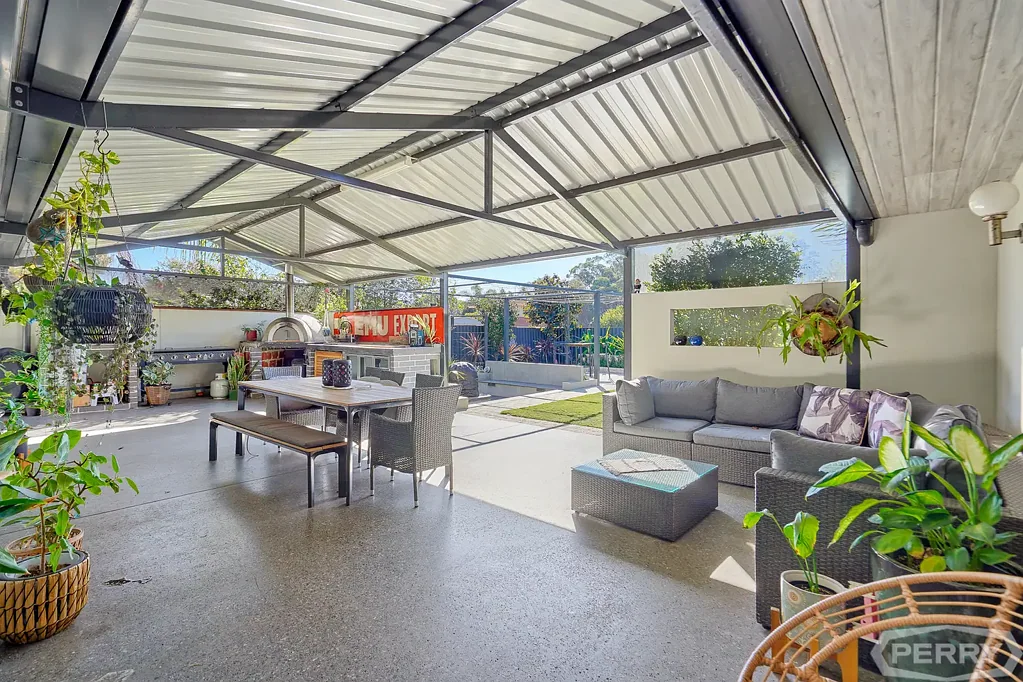 6 Sandalwood Parade, Halls Head, WA 6210