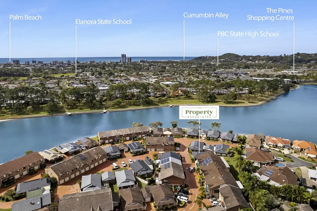 Elanora 3ਬੈੱਡਰੂਮ Immaculate Ground Floor Townhouse in the Tranquil "Lakewood" Estate – Walk to Everything!
