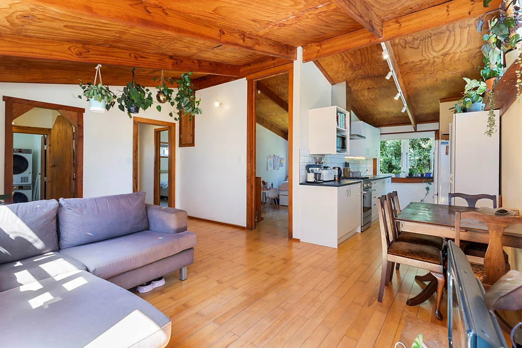 Otahuhu 2ਬੈੱਡਰੂਮ Warm Timber Tones, Bright Modern Living