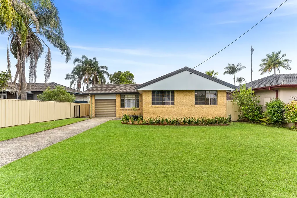 11 Lucas Crescent, Berkeley Vale, NSW 2261