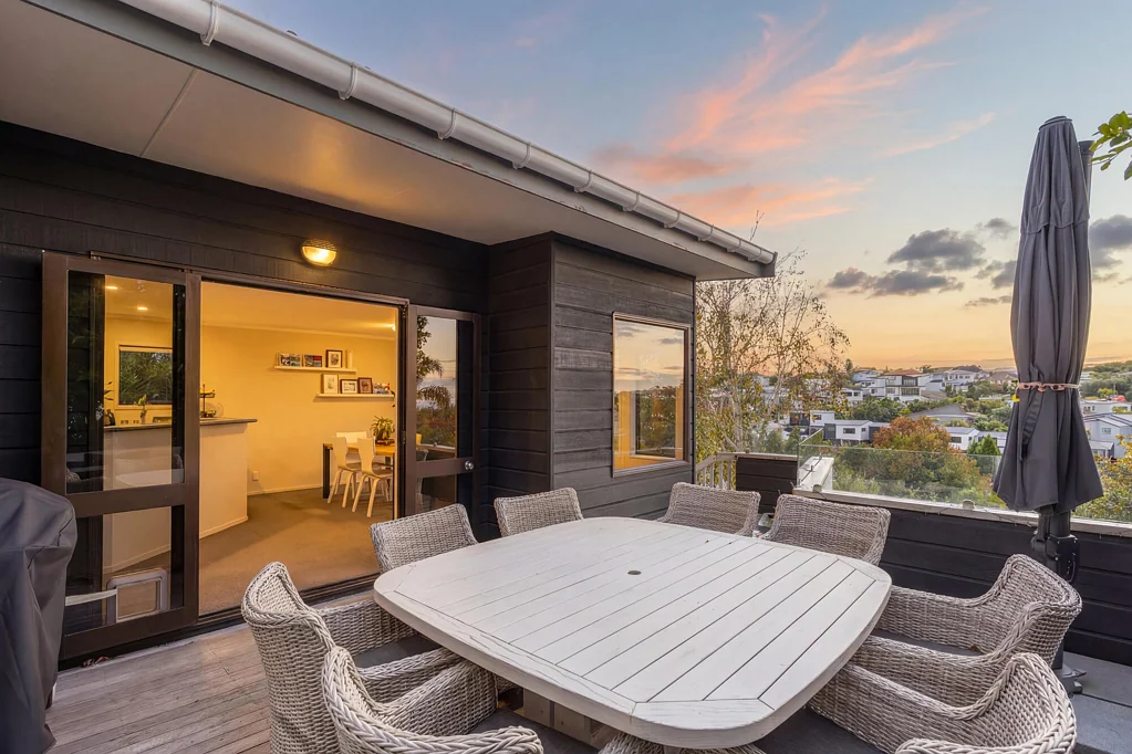Rothesay Bay 4Phòng ngủ Coastal living with huge potential +Rangi Zone