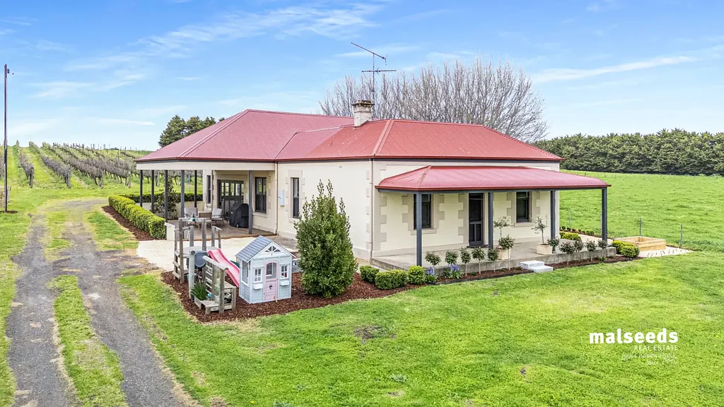 Yahl Home of Cheeky Gryn Pinot Noir – Character, Luxury and Vineyard Lifestyle on Approximately 5 Acres