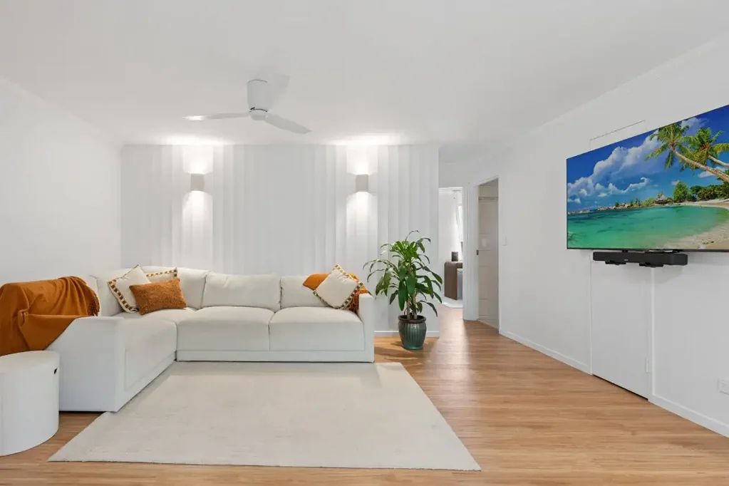 Mermaid Waters 2部屋 Renovated Ground-Floor Apartment in the Sought-After "Sanctuary" Complex