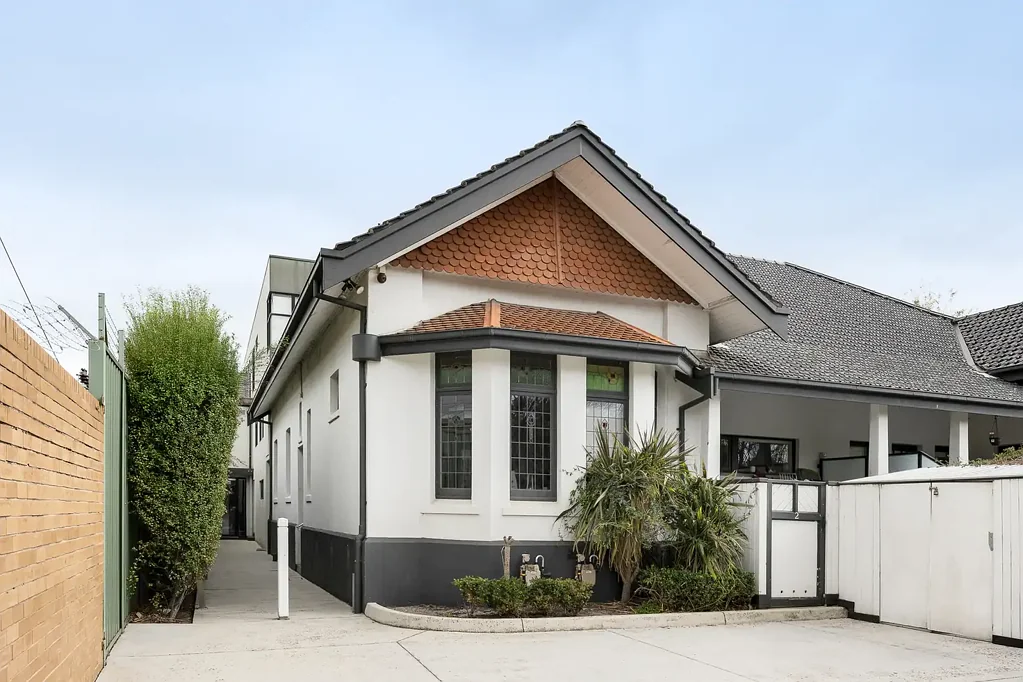 St Kilda East 2ਬੈੱਡਰੂਮ Timeless Charm with Big, Bright, Sunny Courtyard