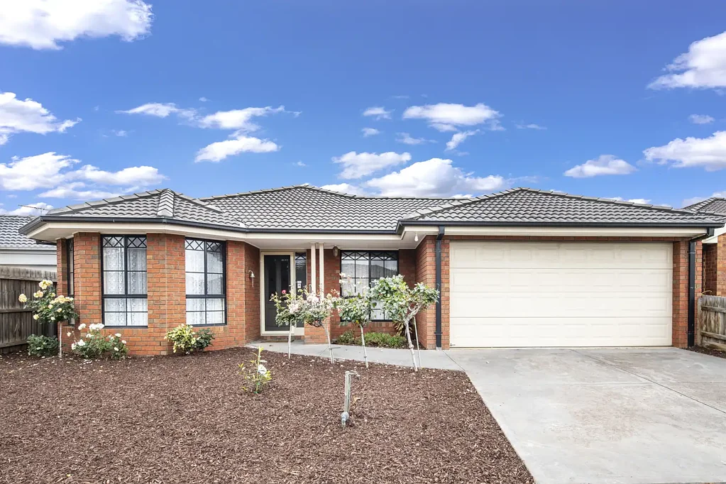 Charming Family Home in a Quiet Cul-De-Sac!