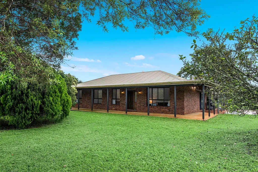 Numulgi Privacy on Acreage and a Beautifully Appointed Home