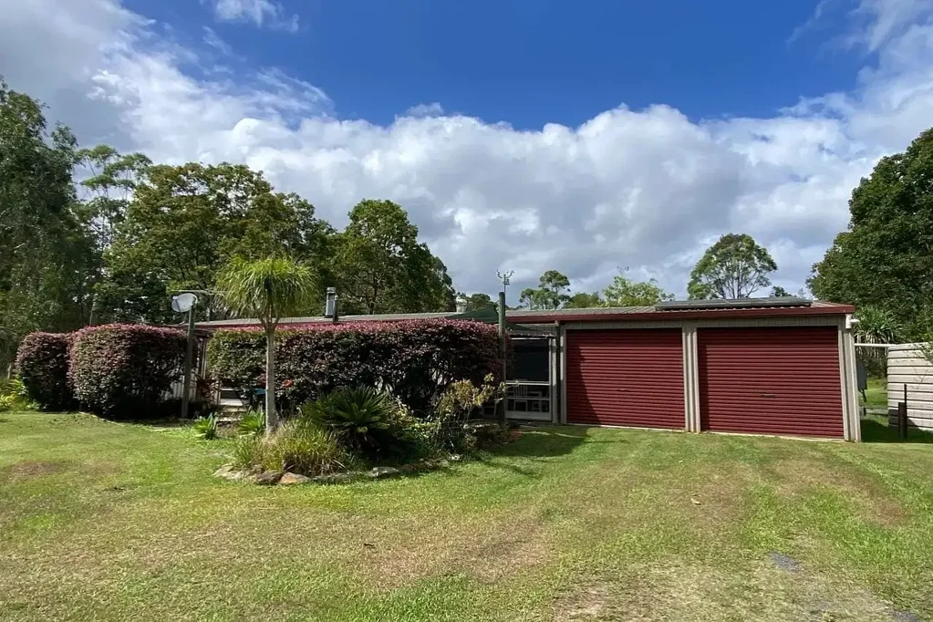 Wells Crossing 3chambre Charming Country Retreat with Handcrafted Timber Features on 6.49 Hectares