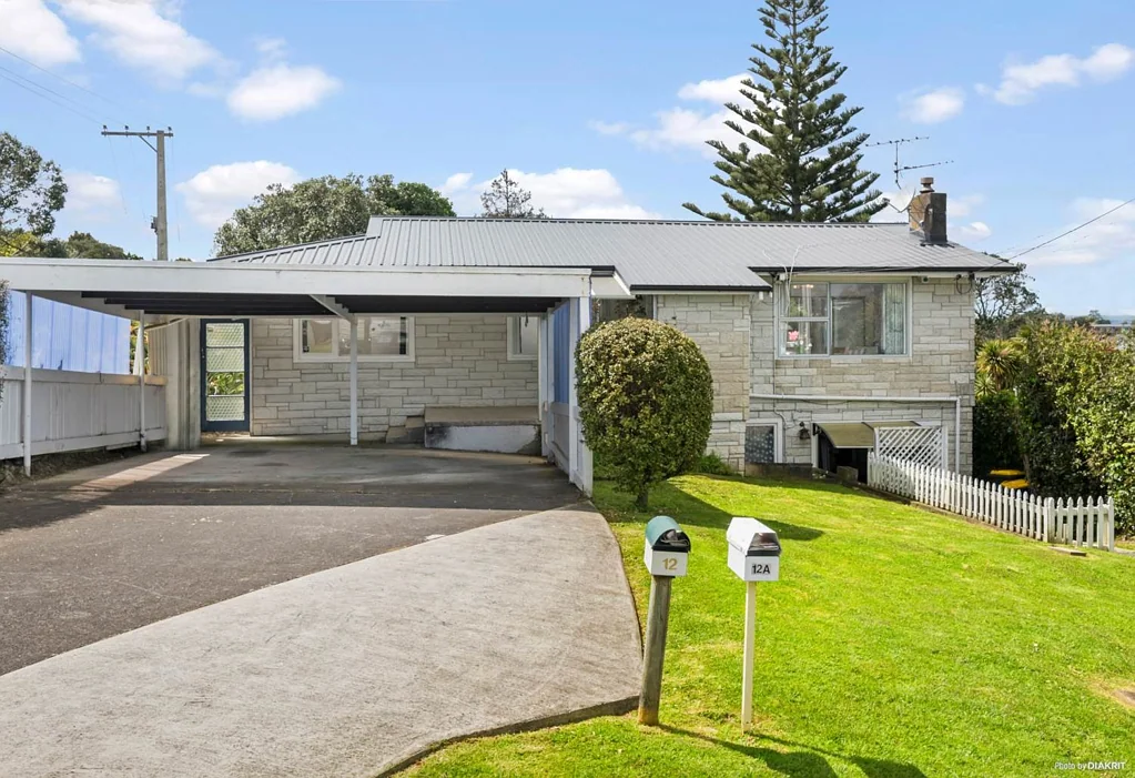 Spacious 4 Bedroom Family Home in Browns Bay – Separate Upstairs Living