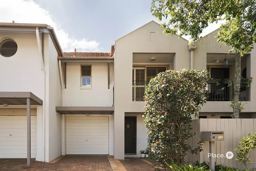 Bulimba 3房 Bulimba 中心宽敞朝北联排别墅 Spacious North Facing Townhouse in the Heart of Bulimba