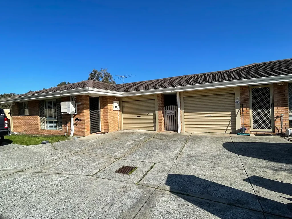 Beautiful 3 Bedroom Home In Great Location