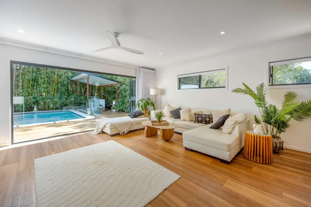 South Golden Beach 5Moenga Light-Filled Sanctuary Moments from the Ocean's Edge