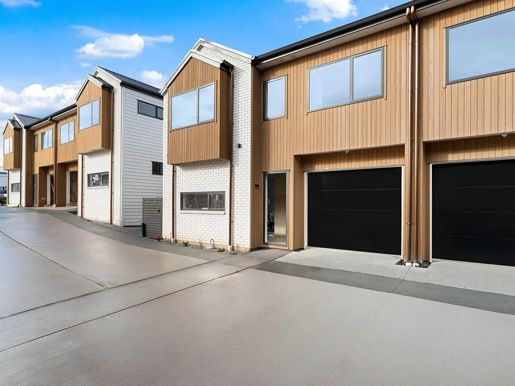 Red Hill 3બેડરૂમ High spec brand new built homes