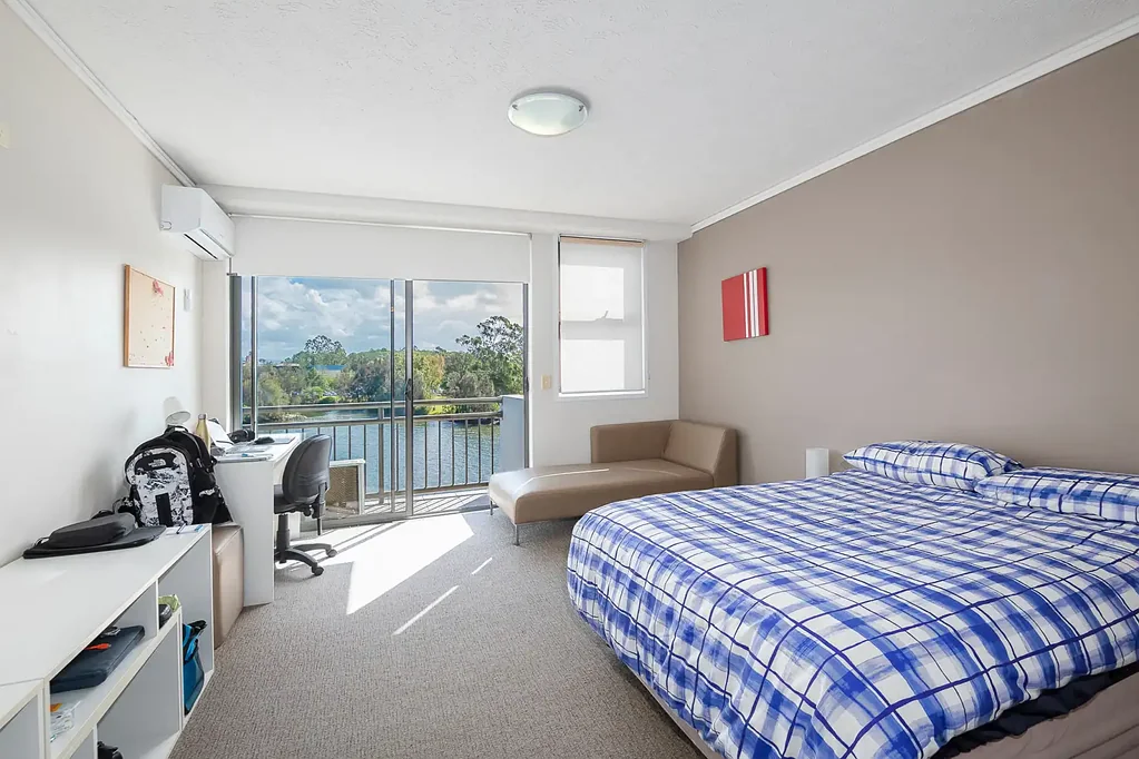 Bright Modern Unit with Premium Amenities - Student Accommodation only