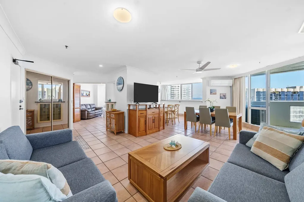 Surfers Paradise 3房  Deceased Estate - First Time Offered in Over 40 Years