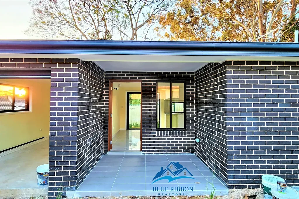 BRAND NEW GRANNY CLOSE TO AMENITIES