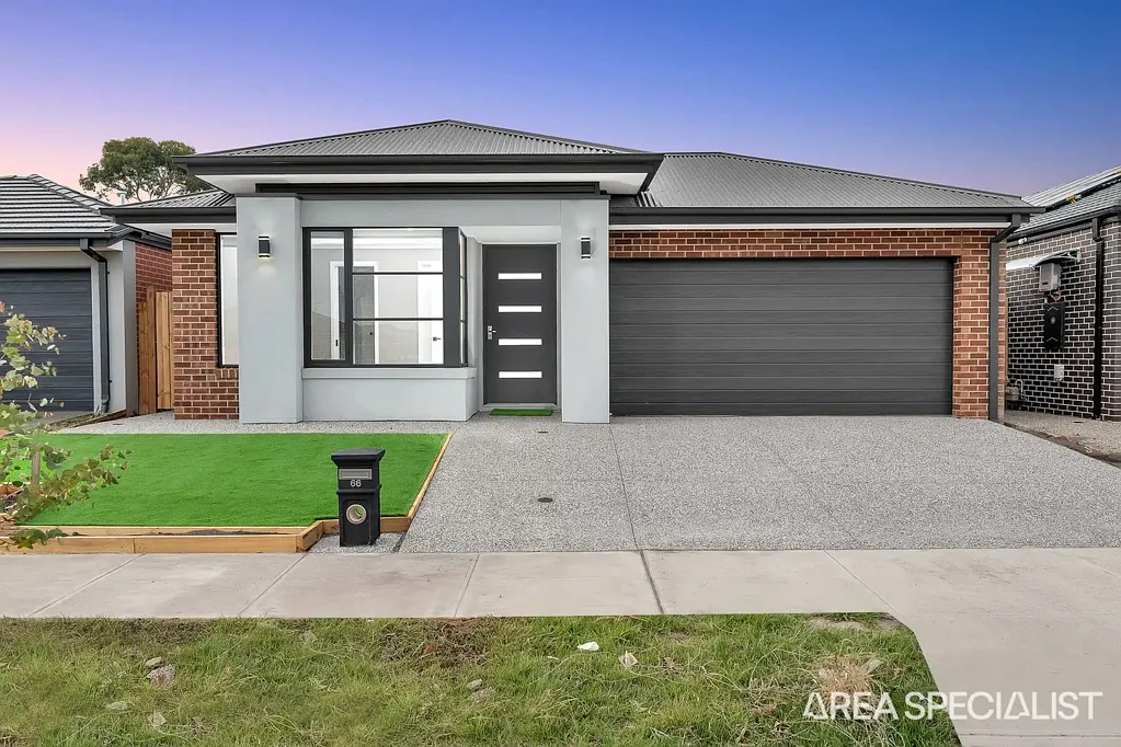 THE BRIEF: 5 minute drive to Opalia Plaza and Schools!