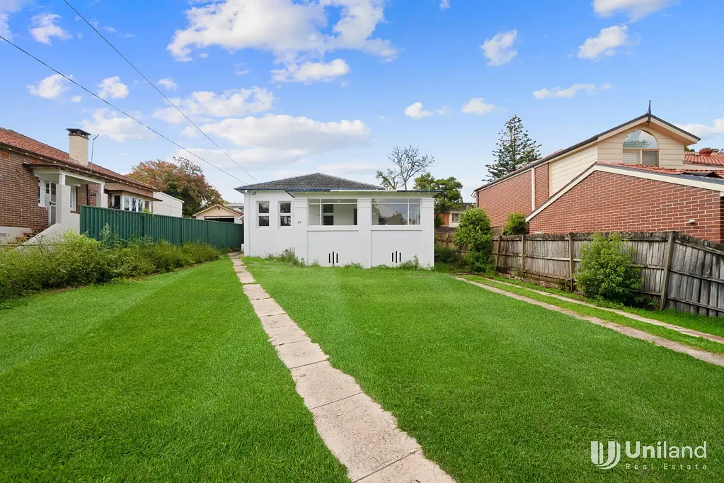 North to rear family home in the finest Epping location