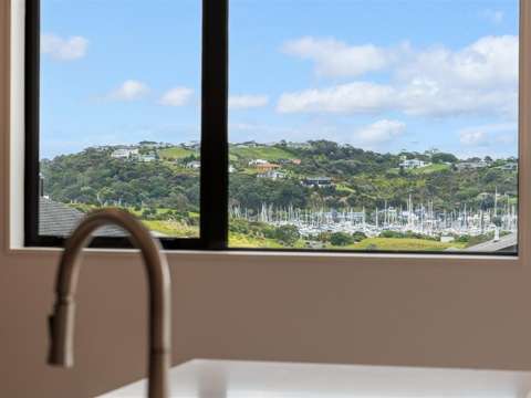 Gulf Harbour 4房  Marina View with Luxury Living