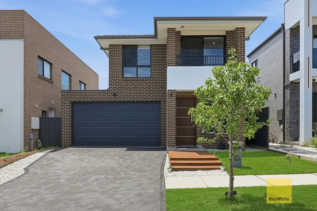 Denham Court 4침실 Modern Luxury Meets Family Functionality in Denham Court