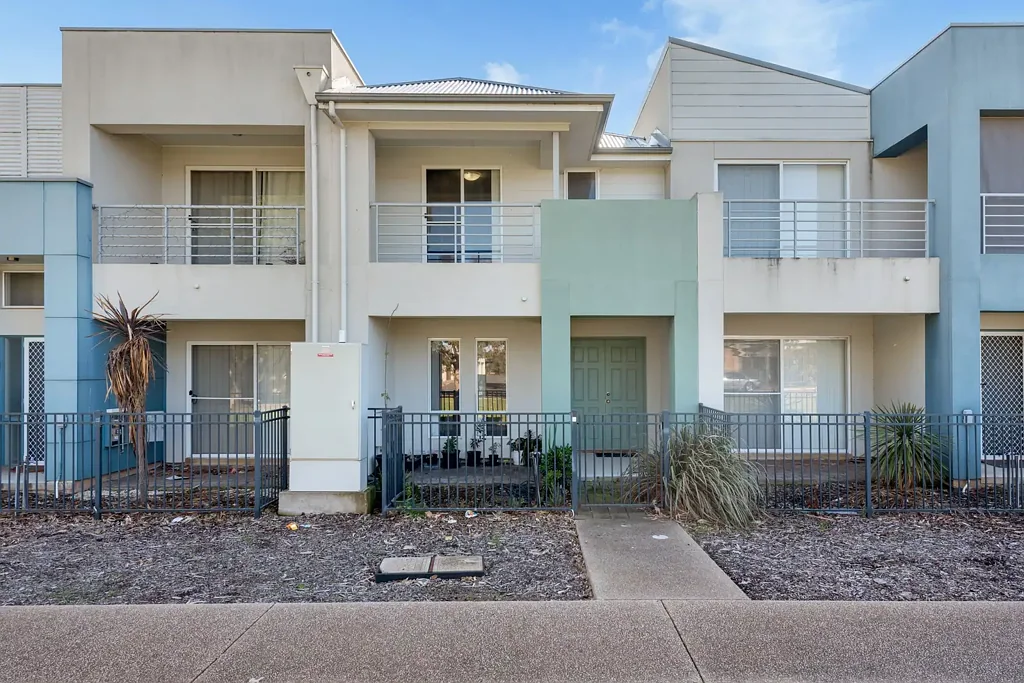 Munno Para 3 Bedroom MODERN & STYLISH 3-BEDROOM TOWNHOUSE