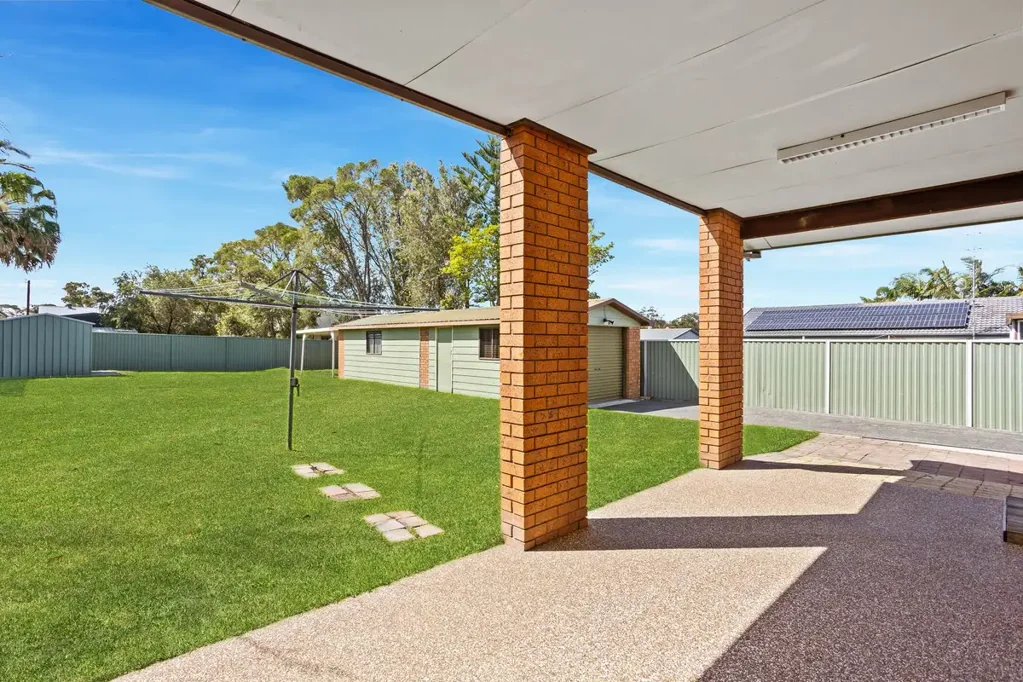 Spacious 3-Bedroom Home with a beautiful walk to the lake