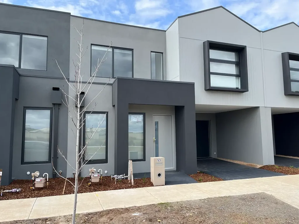 MODERN 4 BEDROOM HOME IN ORCHARD ESTATE