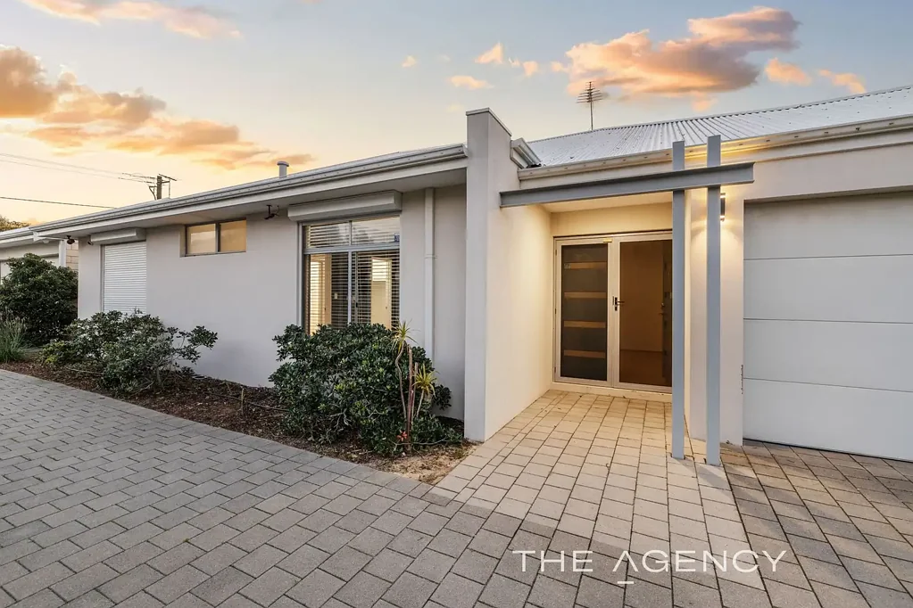 Belmont 4Moenga Modern Easy-Care Living in Small Group of Three