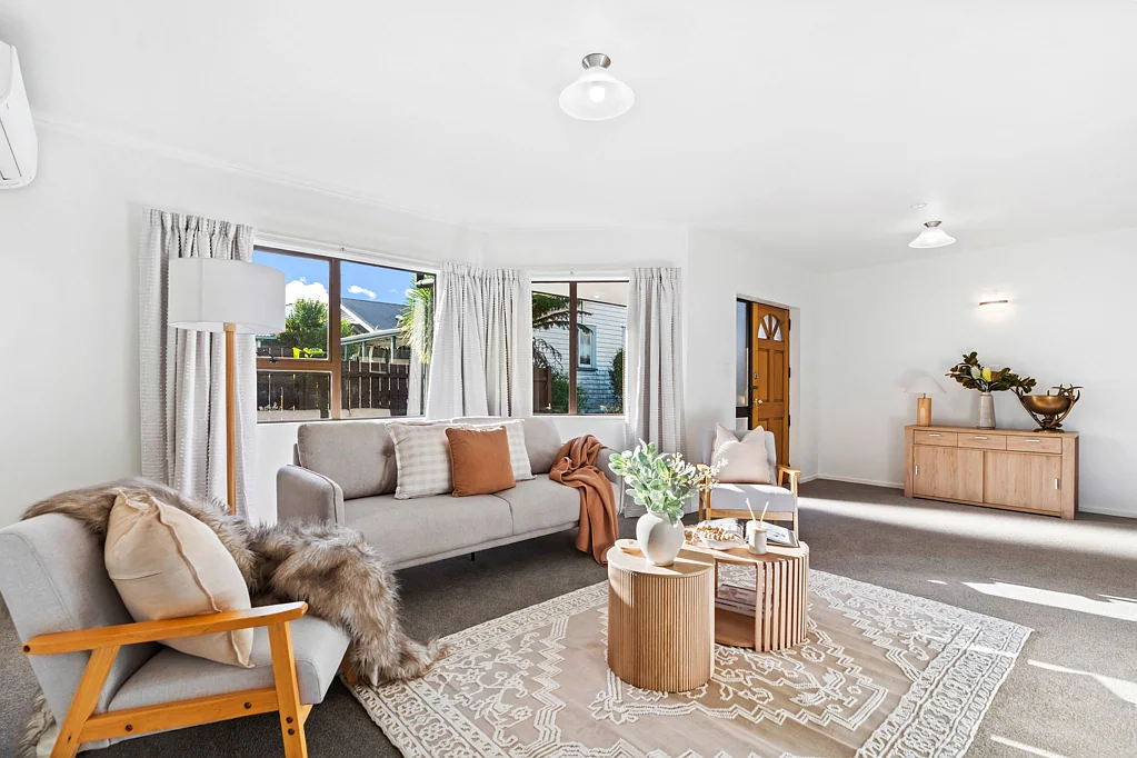 Woodhill 2Habitaciones Ease of Location, Move in Ready