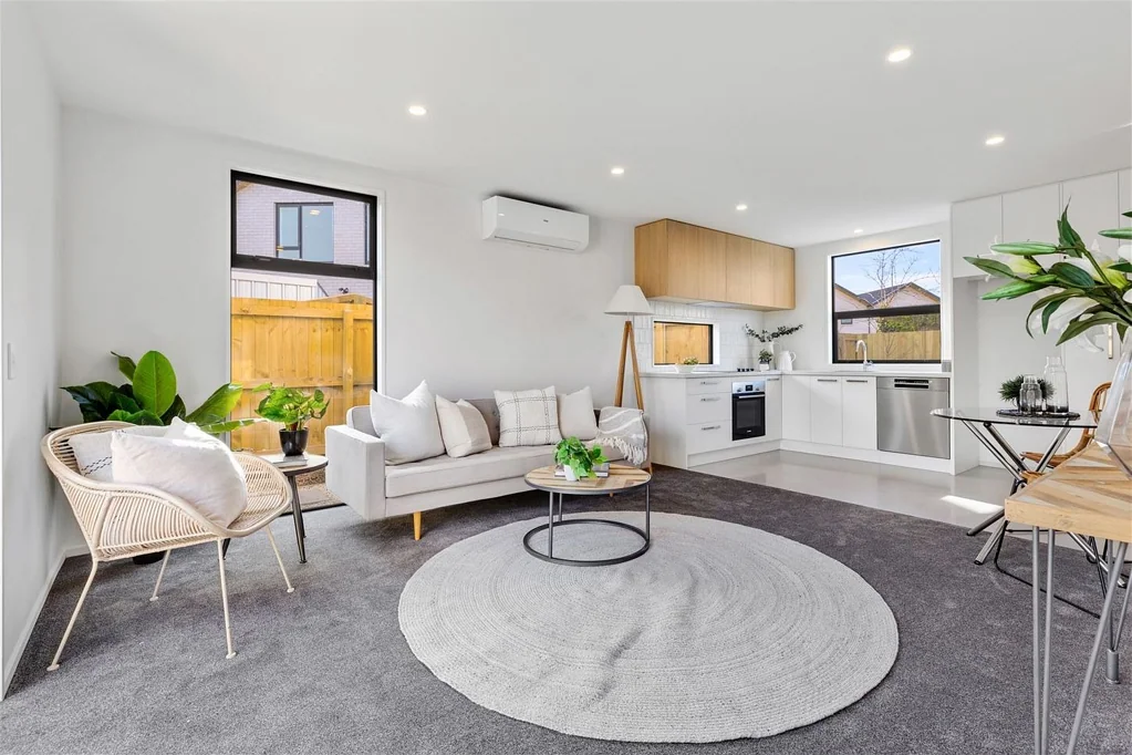 Light-Filled Living Near the City