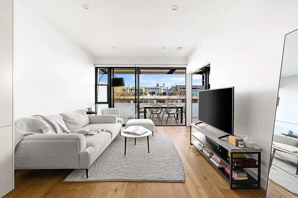 Cammeray 1Moenga Chic interiors, an entertaining terrace and elite convenience