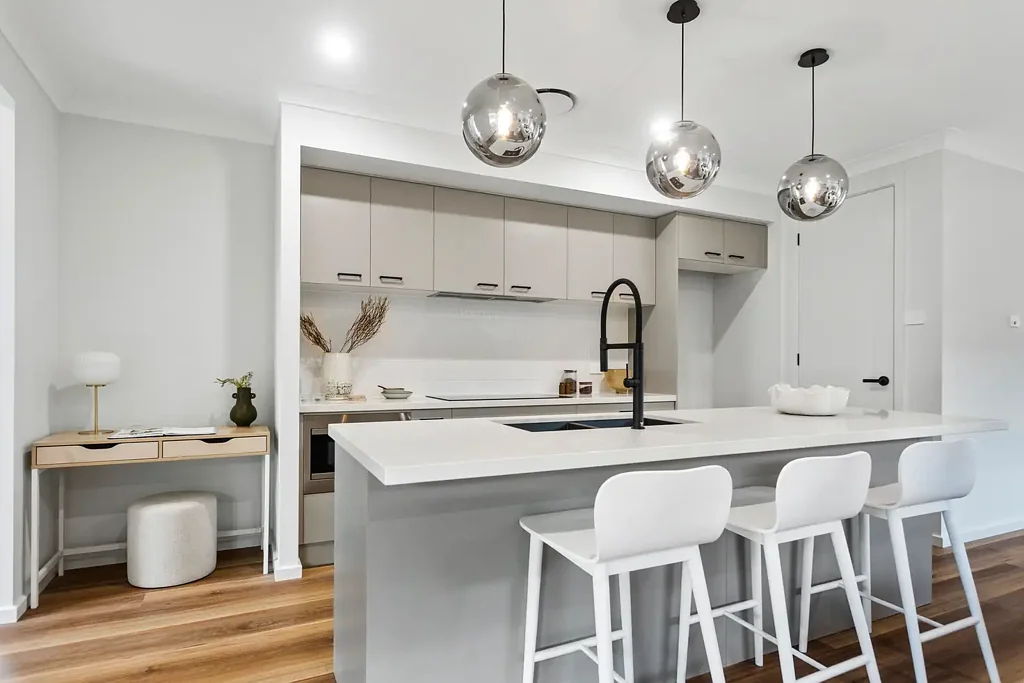 Huntley 5房  BRAND NEW DESIGNER LIVING WITH ESCARPMENT VIEWS