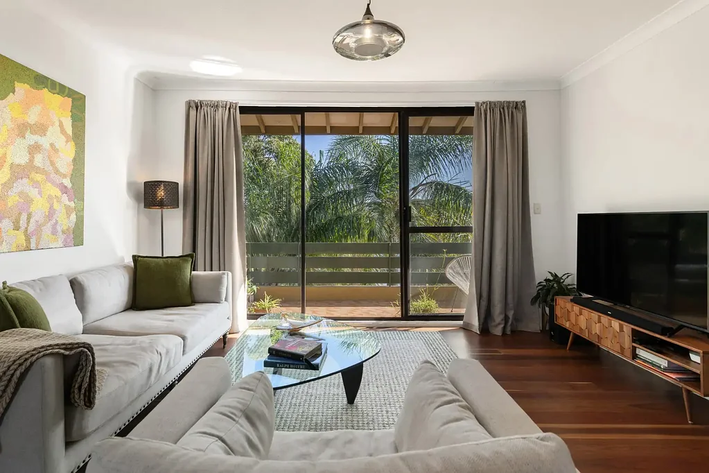Dolls Point 3कमरा Elevated Coastal Living with Space, Style and Water Views